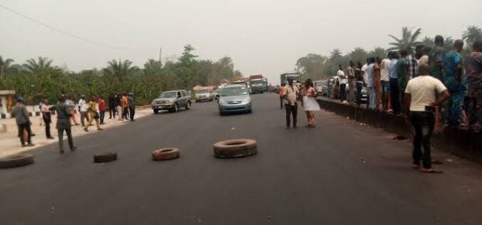 Protesters shut Lagos/Benin Road over extortion