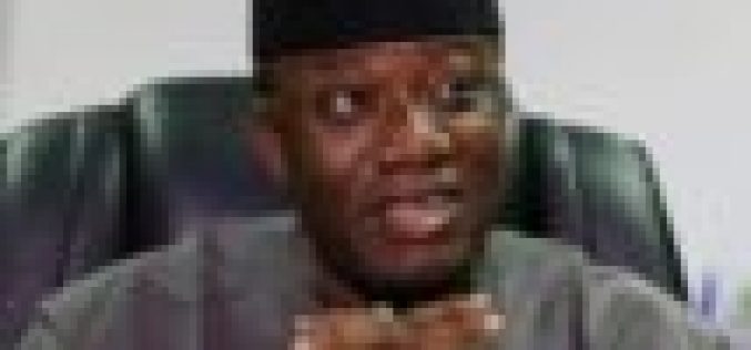 Focus on Civil Servants, not on politicians — Fayemi tells Nigerians