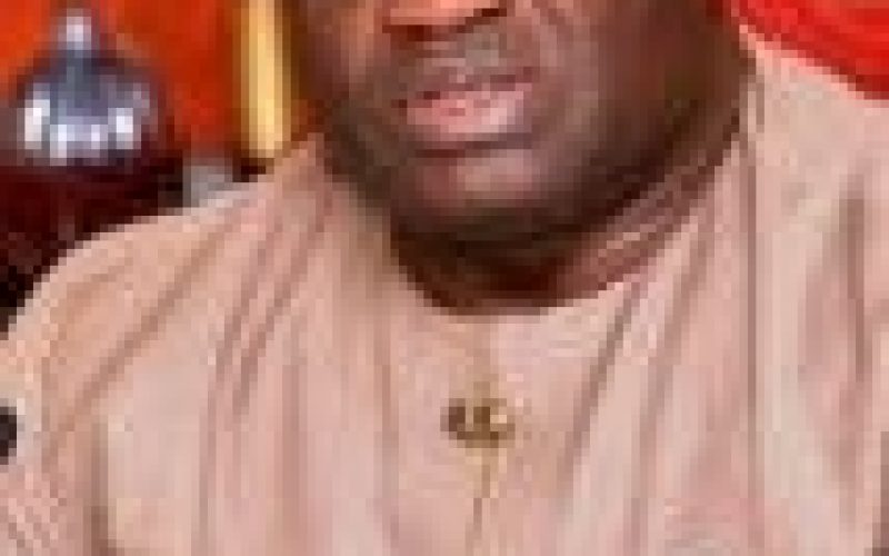 Ikpeazu takes covid-19 vaccine in Umuahia