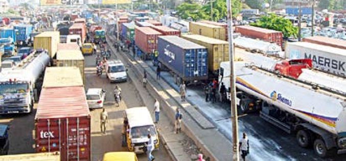 Apapa gridlock: Lagos traffic team reads riot act, to commence enforcement