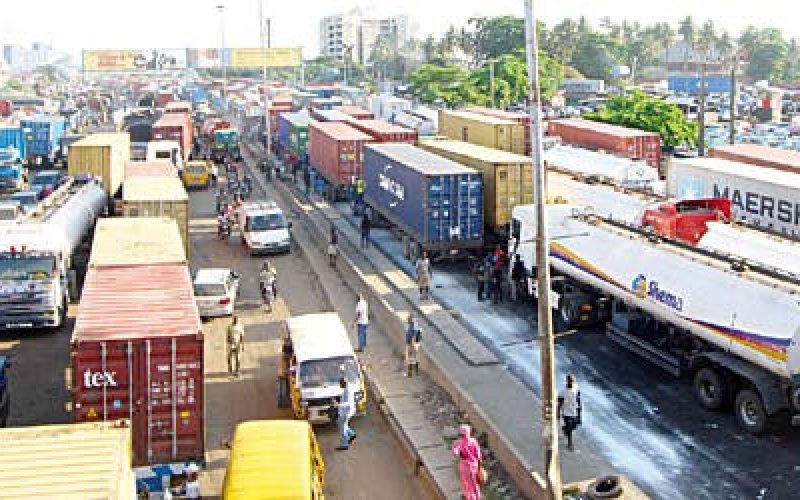Apapa gridlock: Lagos traffic team reads riot act, to commence enforcement