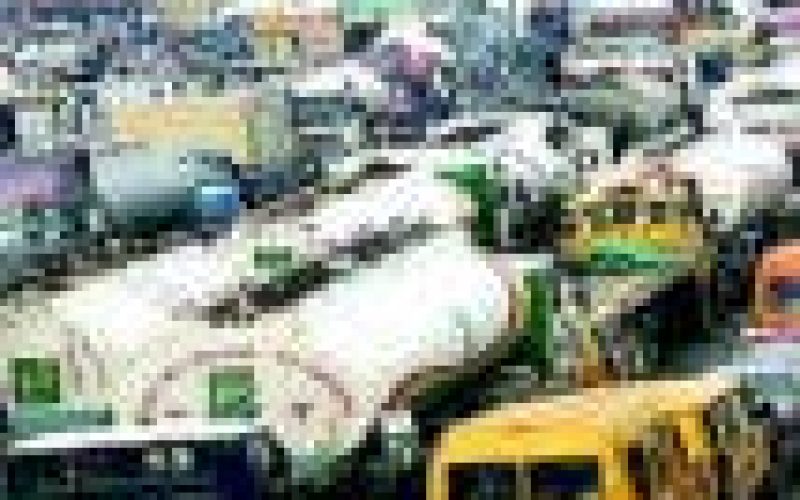 Gridlock: Mayhem on Oshodi-Apapa expressway as Lagos team mulls military backup for enforcement