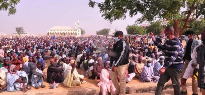 Zulum visits Dikwa, shares N115m, food to 34,000 