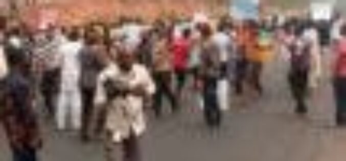 EXTORTION: Ondo loggers block Benin-Lagos highway