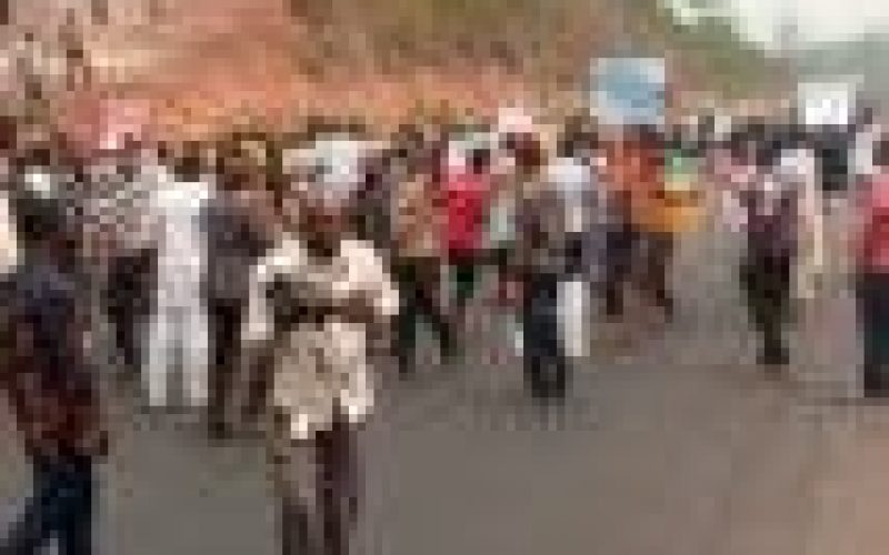 EXTORTION: Ondo loggers block Benin-Lagos highway