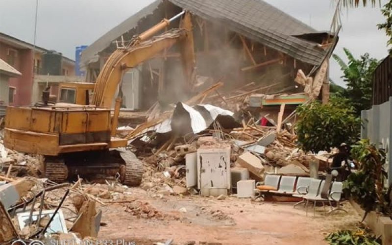 Right of way: FG demolishes shanties, illegal structures along Oshodi-Apapa expressway