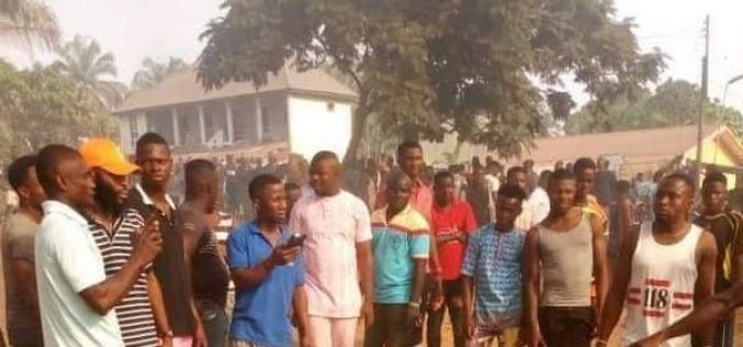 Updated: Youths block police station with corpses, after setting it ablaze