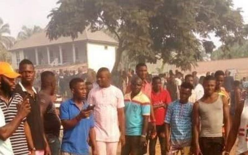 Updated: Youths block police station with corpses, after setting it ablaze