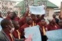 Protest: Oyo legislative workers shut Assembly indefinitely, insist on financial autonomy