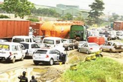 Lagos-Ibadan expressway gridlock: Passengers trek long distance to reach destinations
