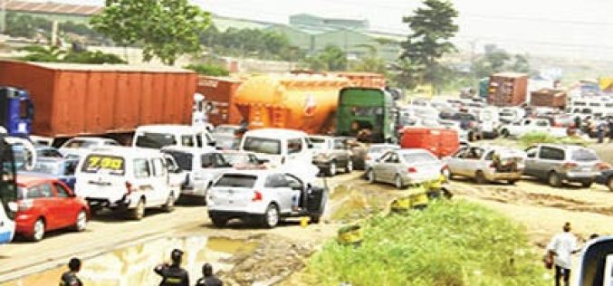Lagos-Ibadan expressway gridlock: Passengers trek long distance to reach destinations