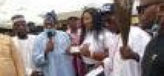 Nkeweshe, his wife, supporters dump PDP for APC in Delta 
