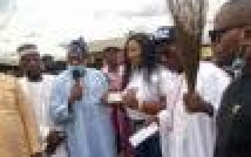 Nkeweshe, his wife, supporters dump PDP for APC in Delta 
