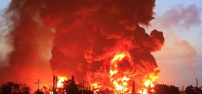 Huge fire engulfs Indonesian oil refinery, 20 injured