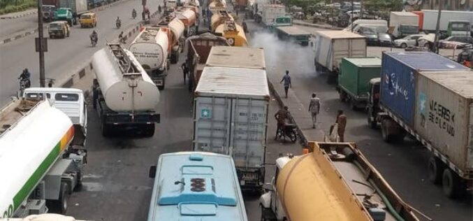 Apapa Traffic: NUPENG, NARTO give conditions, Customs helpless, as Sanwo-Olu seeks military intervention