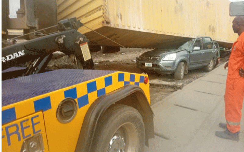 VIDEO/PHOTOS: No life lost as 40ft container, truck fall on 4 vehicles in Lagos
