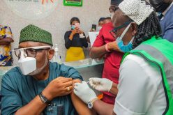 COVID-19: Akeredolu takes first jab, advises Nigerians to shun unfounded rumour about vaccine