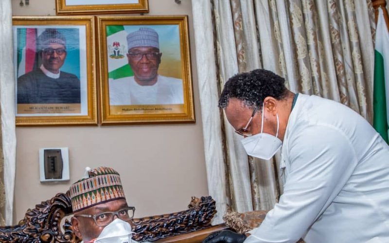 KWARA: Gov Abdulrazaq, Dep gov, frontline workers receive COVID-19 vaccine