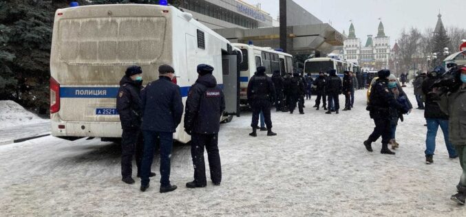 More than 150 detained in Russian raid on opposition meeting