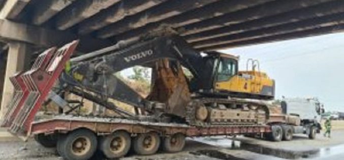 Trailer damages 3 flyover bridges on Lagos-Ibadan expressway