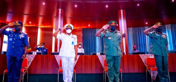 Insecurity: You have few weeks to deliver, Buhari tells Service Chiefs
