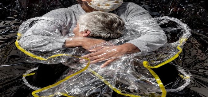 Image of pandemic embrace wins World Press Photo award