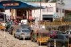 PHOTOS: Motorists groan as long queues, fuel scarcity hit Abuja