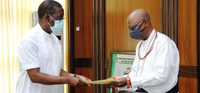 Okowa condoles with Itsekiris over demise of Olu of Warri
