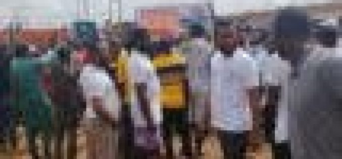 Gridlock as commuters block Benin-Warri federal road