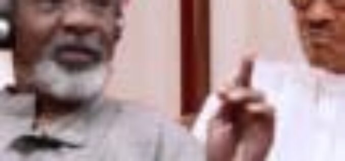 Soyinka to Buhari: Nigeria is at war; seek help, stop improvising with human lives