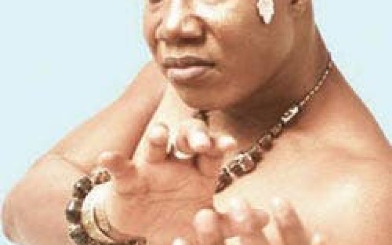 Echoes of old vibes as Mike Okri reunites with fans on stage!
