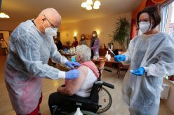 British scientists warn COVID-19 cases will rise despite vaccine