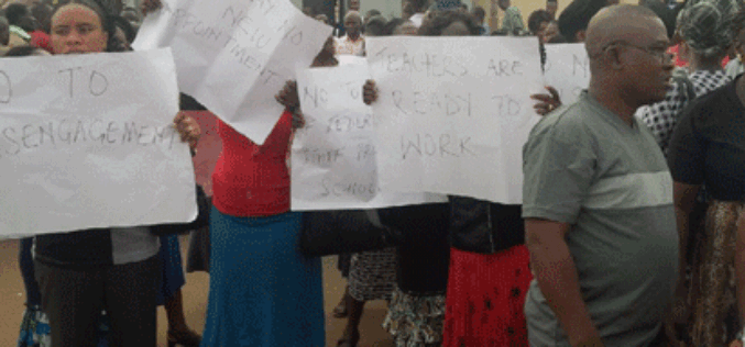 Rivers teachers protest non-payment of 5 years salaries, block Govt House