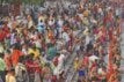 Huge crowds at India’s Kumbh festival as coronavirus pandemic surges