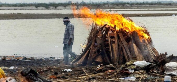 Covid panic as some 40 bodies wash up on banks of Indian river
