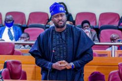 Who go cut soap for Desmond Elliot