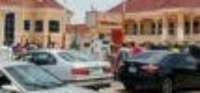 Motorists throng fuel stations in Kaduna as NUPENG joins NLC’s warning strike