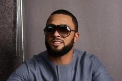 Blogger apologises over story on politician