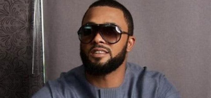 Blogger apologises over story on politician