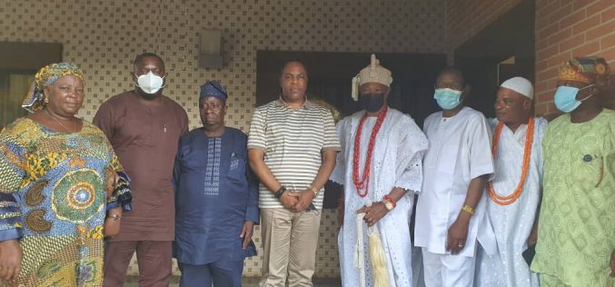 Olu of Owode pays thank you visit to IBEDC Chairman, Tunde Ayeni over transformer replacement