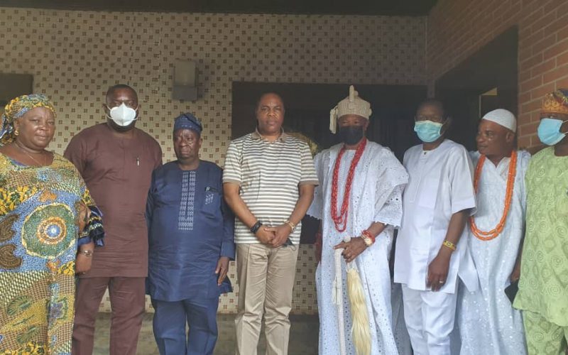 Olu of Owode pays thank you visit to IBEDC Chairman, Tunde Ayeni over transformer replacement