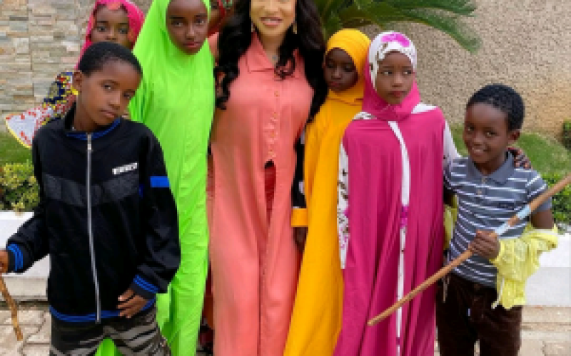 Eid-el Fitr: Tonto Dikeh foundation feeds 2,000 Muslim children