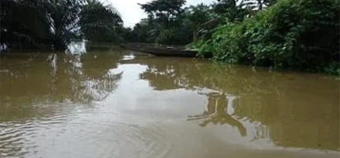 Motor boy escapes death as truck plunges into river