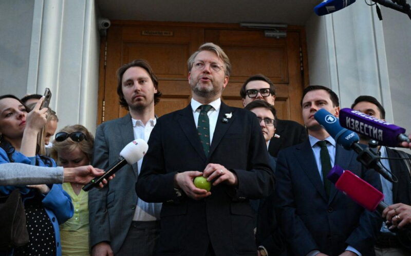 Russia blocks only anti-war party from elections