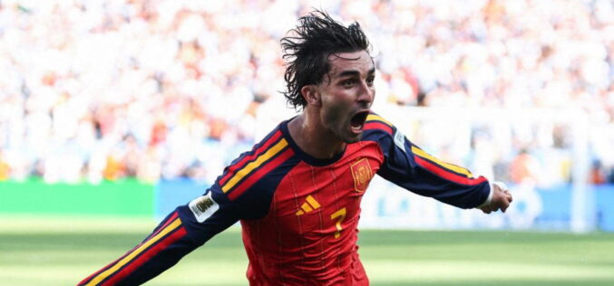 World Cup winner Ferran Torres signs for Paris Saint-Germain