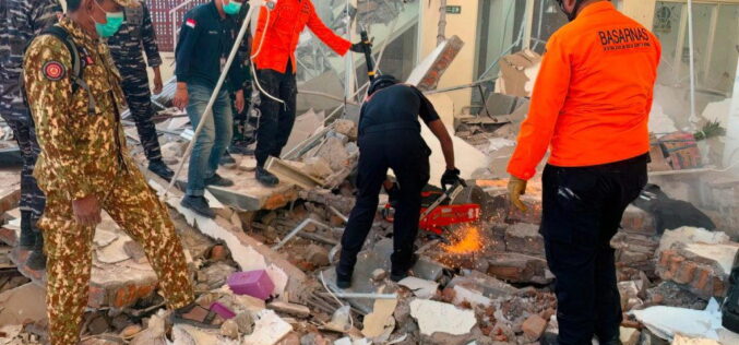 Powerful earthquake off Indonesia kills 20, sparks mass evacuations