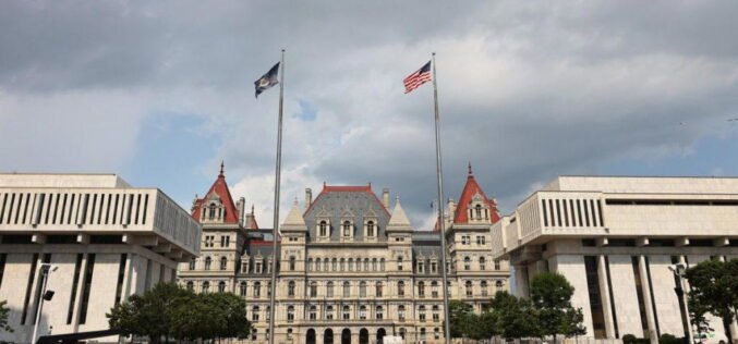 US charges woman with plot to blow up New York State Capitol