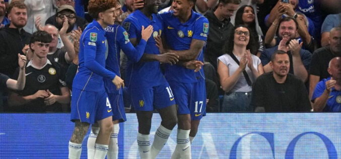 Welbeck scores first Chelsea goal in League Cup win over Luton