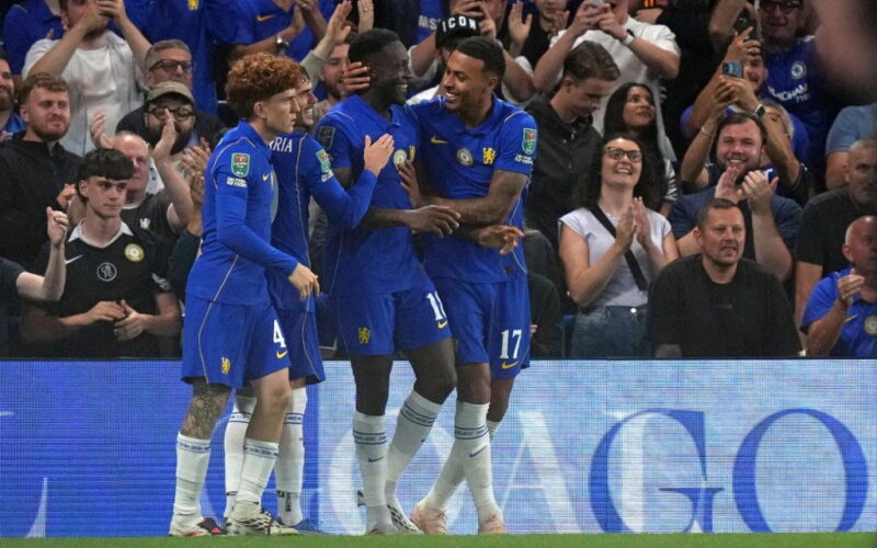 Welbeck scores first Chelsea goal in League Cup win over Luton
