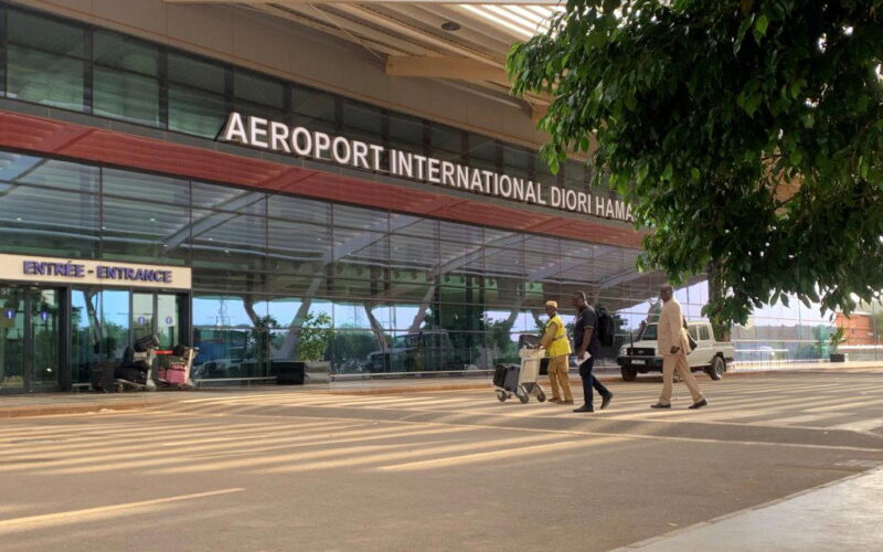 Gunfire, as Niger insurgents attempt to storm presidential palace